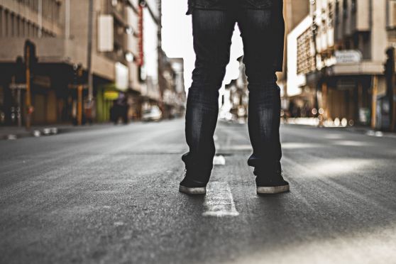 Legs street alone challenge loner city urban feet-667254